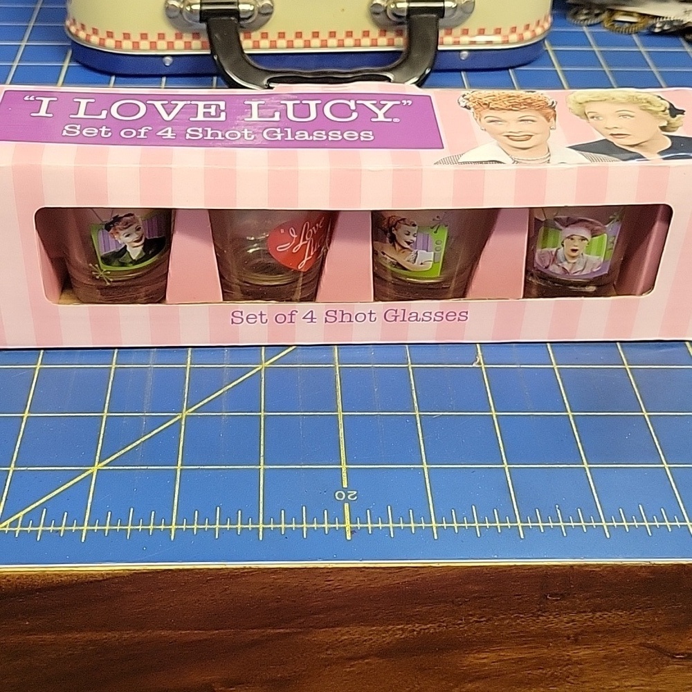 2011 Set of 4 Shot Glasses I Love Lucy Brand New In Box